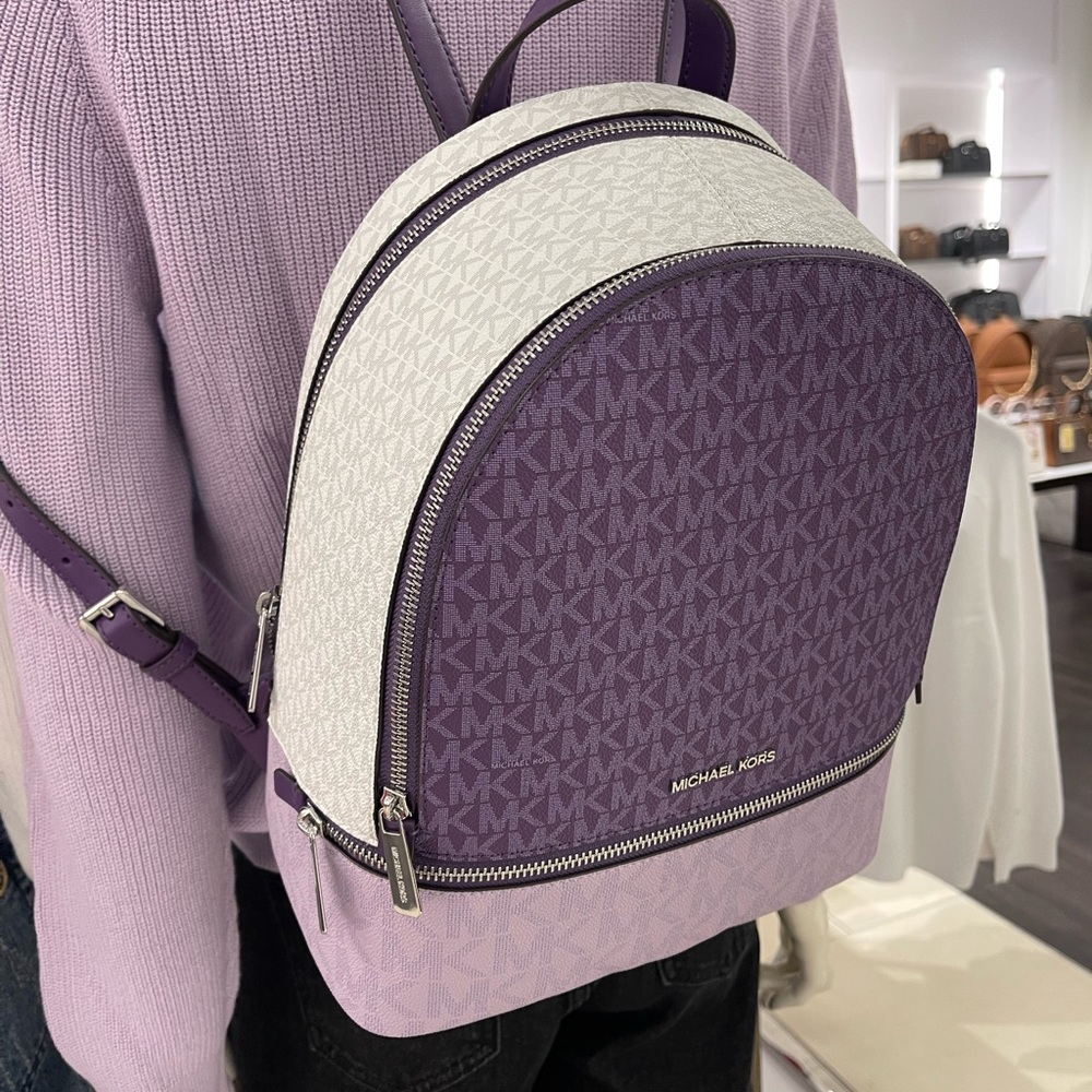 MICHAEL KORS Rhea Md Zip Color-Block Signature Logo Backpack
Dark Purple Mlt
NWT